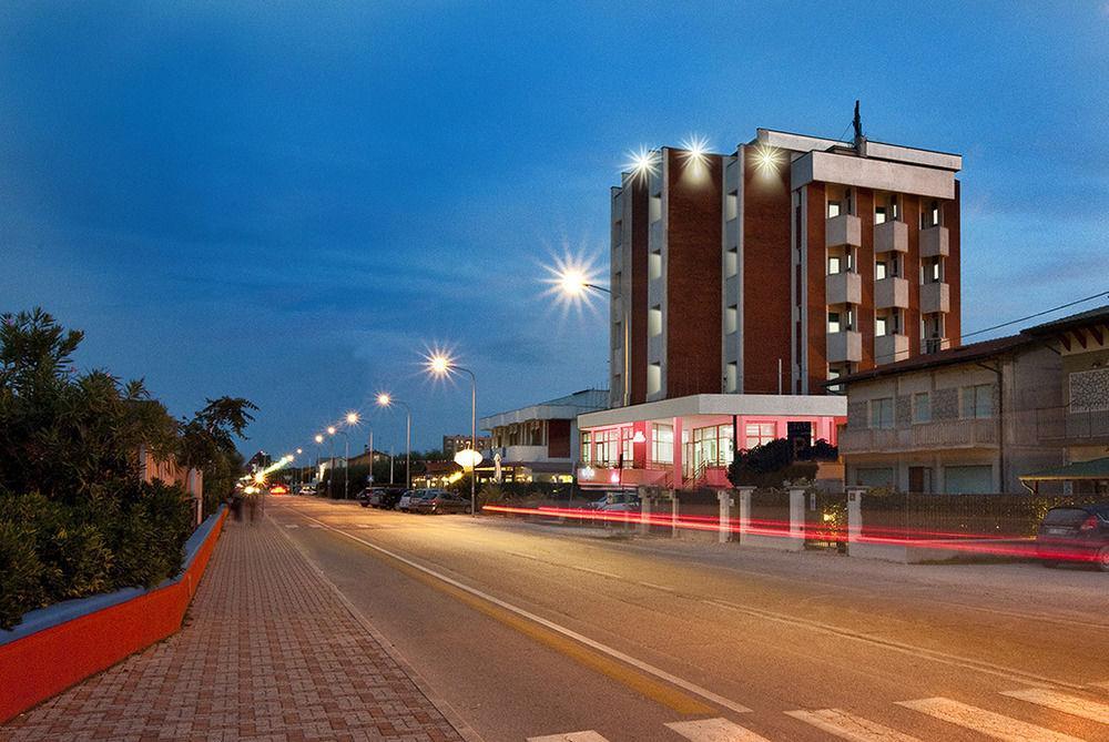 Hotel Ambassador Marotta Exterior foto